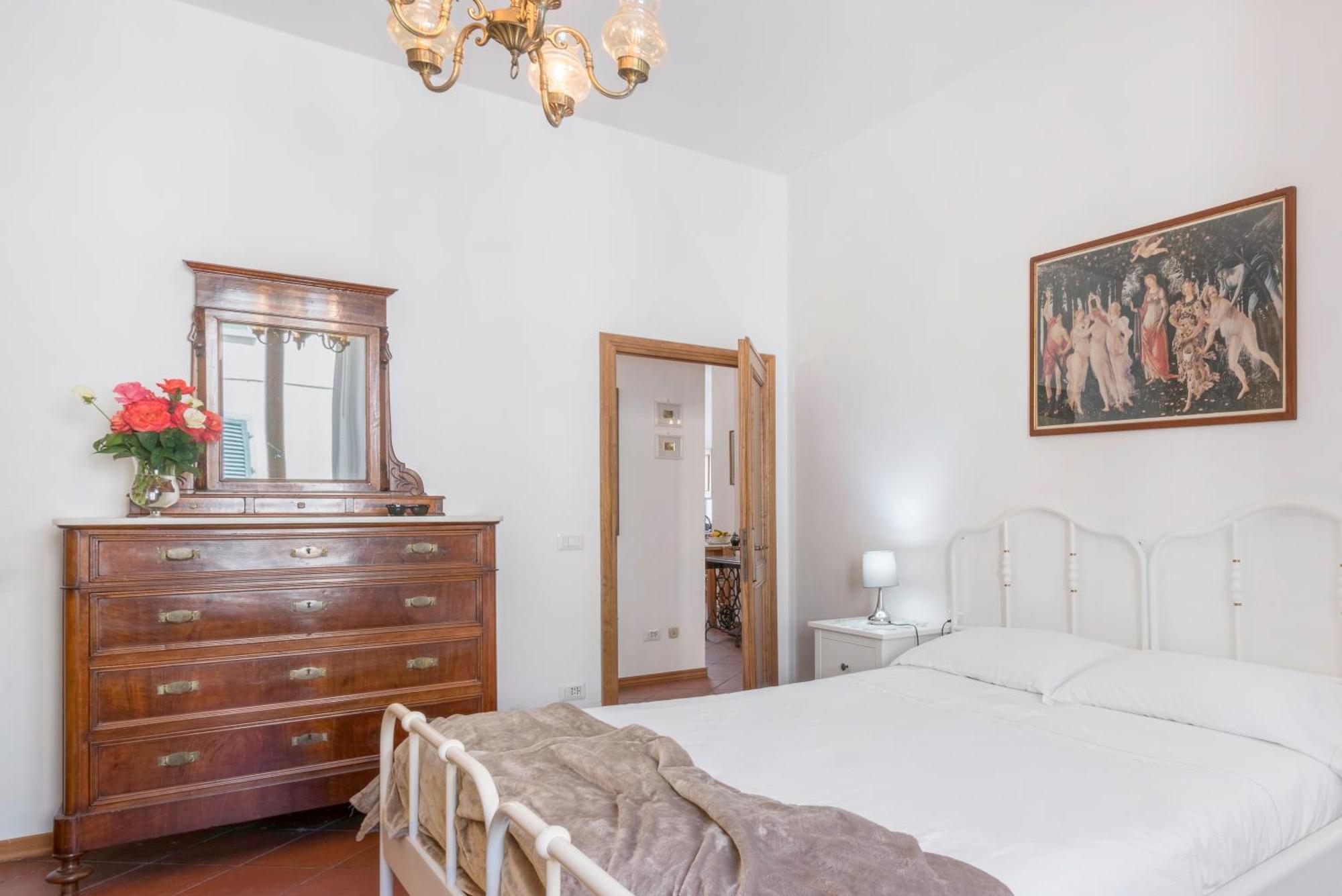 Chiara In Porta San Frediano Apartment